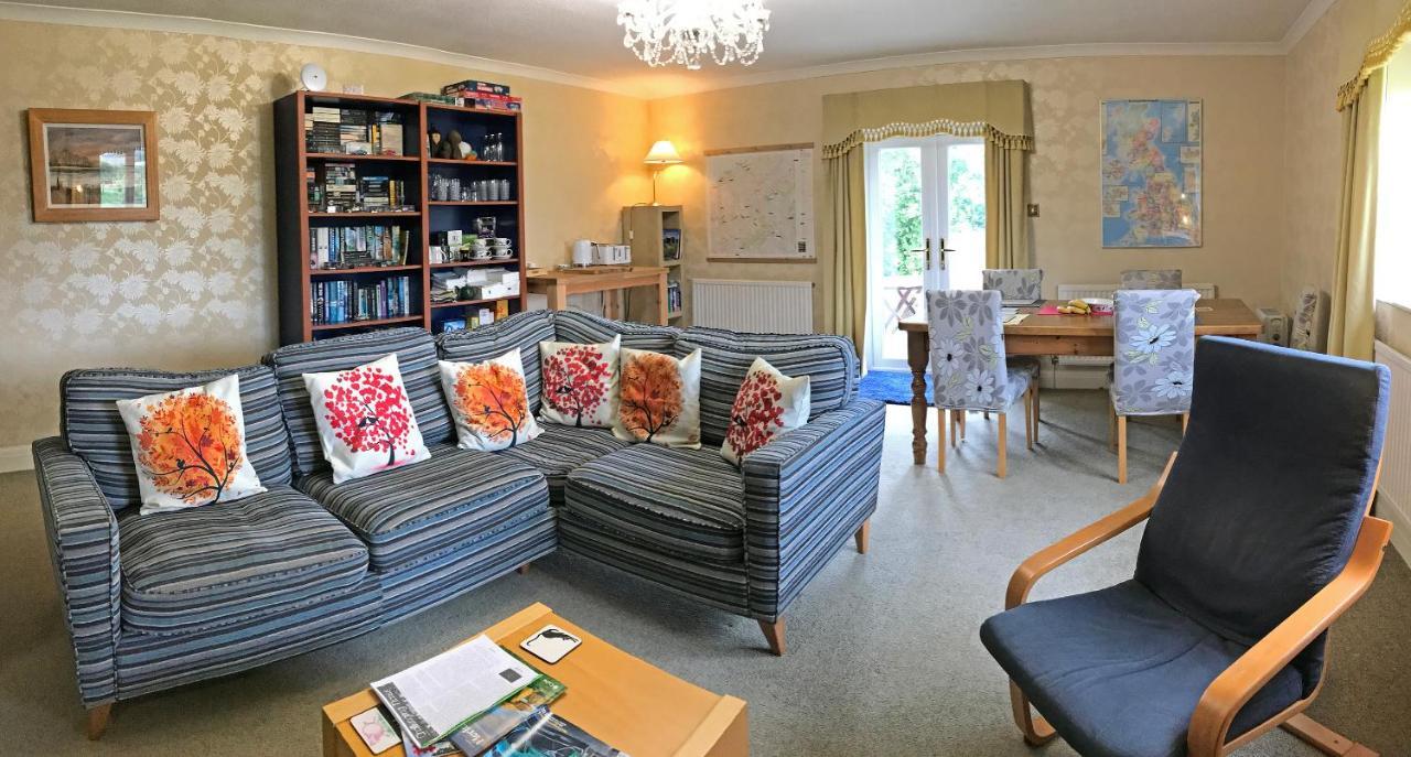 Maesyfelin Isaf B&B Llanybydder Экстерьер фото