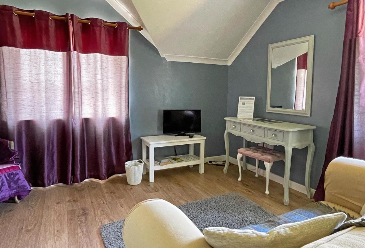 Maesyfelin Isaf B&B Llanybydder Экстерьер фото