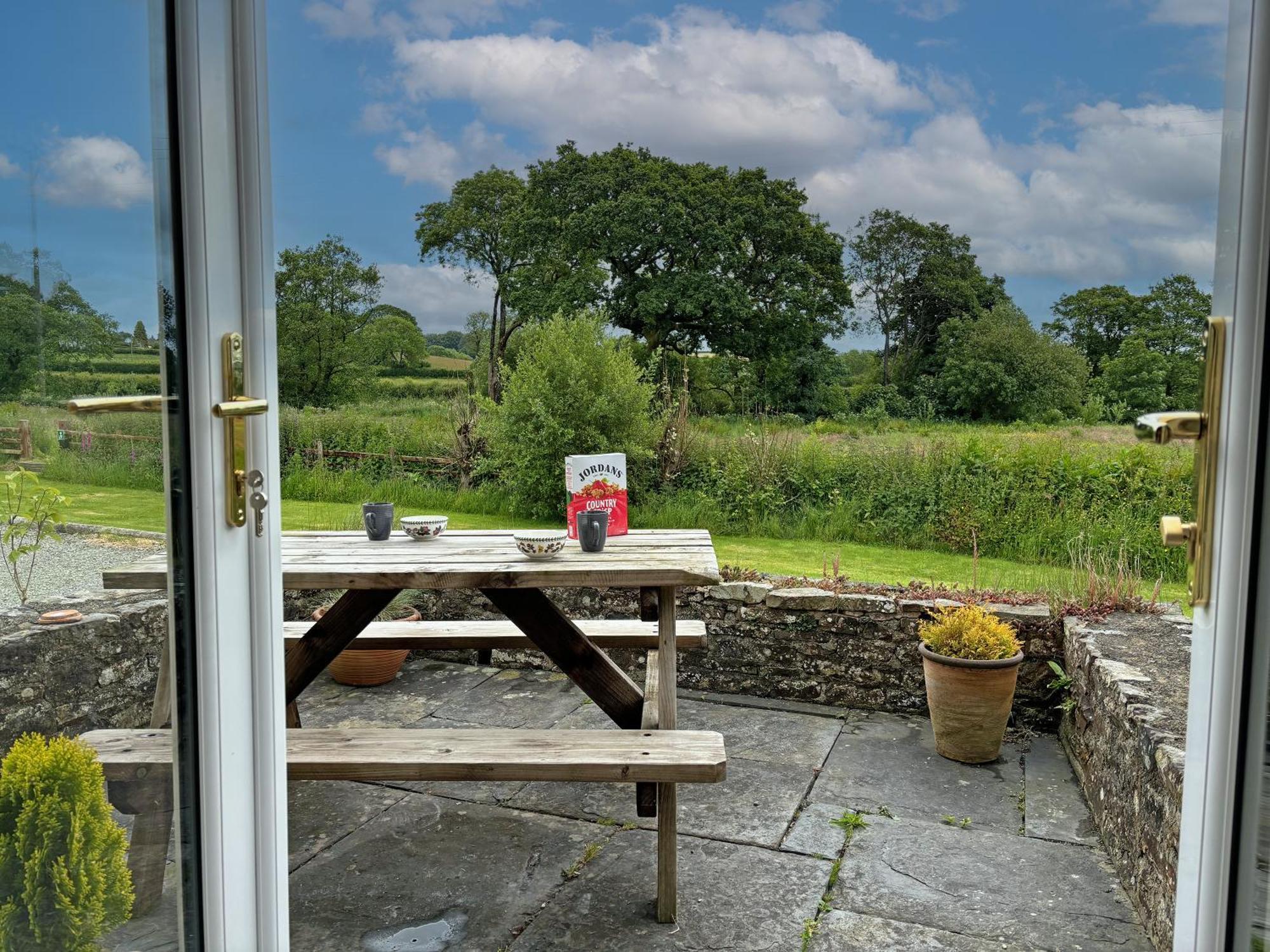 Maesyfelin Isaf B&B Llanybydder Экстерьер фото