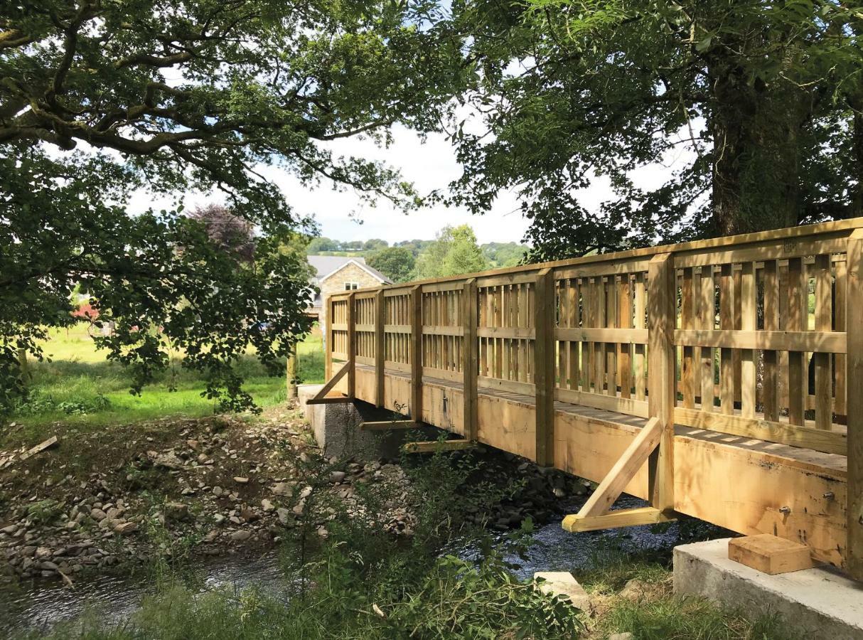Maesyfelin Isaf B&B Llanybydder Экстерьер фото